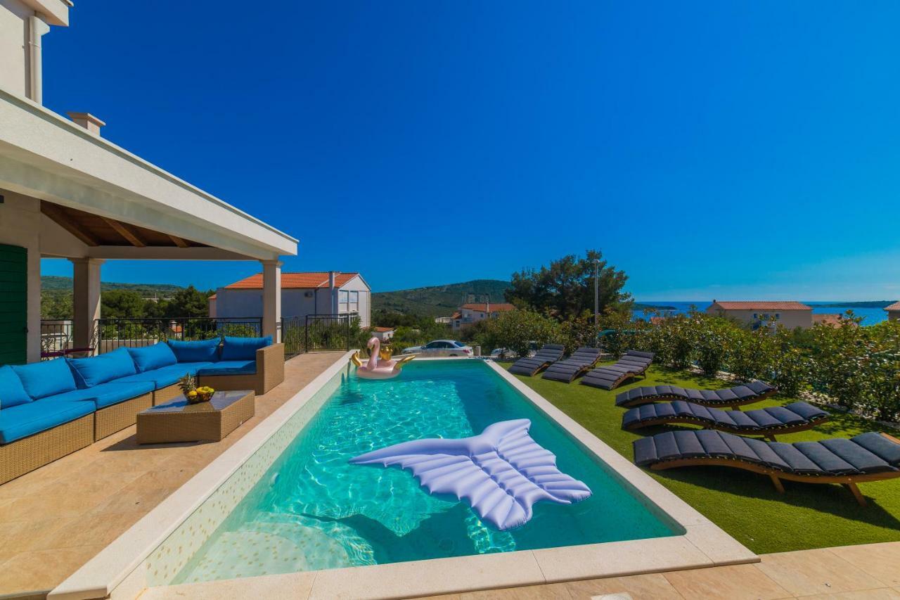 Villa Eni Примоштен Экстерьер фото